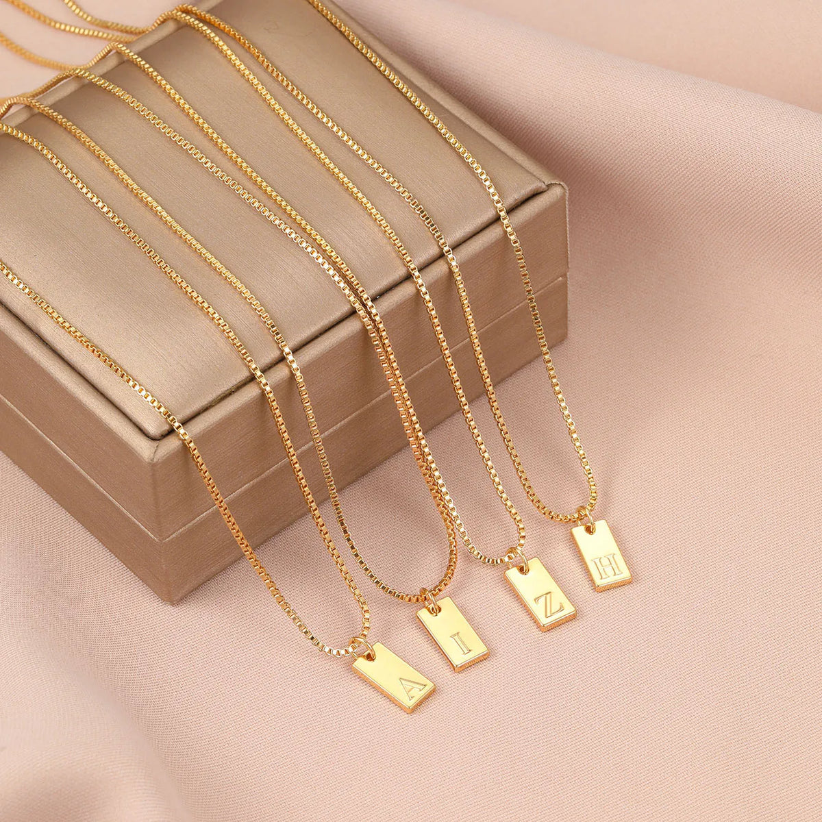 GoldenGlow™ Personalized Letter Necklace – Elegant Simplicity for Every Occasion