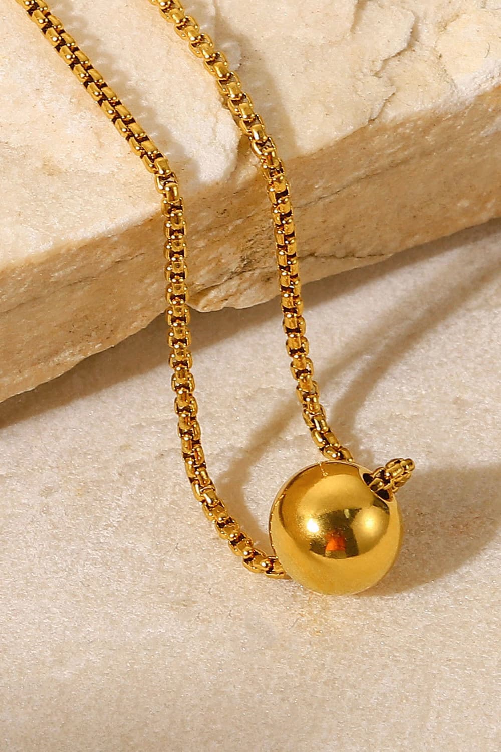 18K Gold-Plated Round Shape Pendant Necklace Trendsi