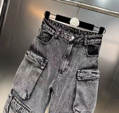 Elevate Your Casual Look with Women's Wide-Leg Jeans