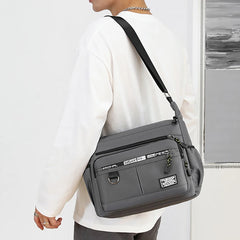 Bag with large casual capacity