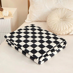 Classic Checkerboard Throw Blanket – Plush 100% Polyester Sofa Cover for Warmth and Comfort