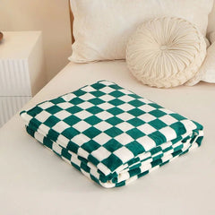 Classic Checkerboard Throw Blanket – Plush 100% Polyester Sofa Cover for Warmth and Comfort