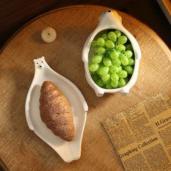 Sculptural Polar Bear Ceramic Dish with Ivory Glaze – Unique Decorative Centerpiece for Fruits and Desserts