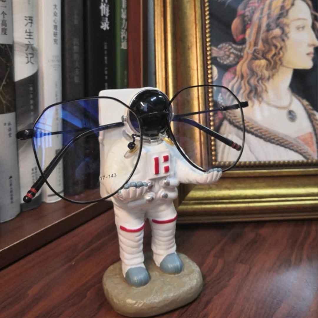 Astronaut Eyeglass Holder dylinoshop