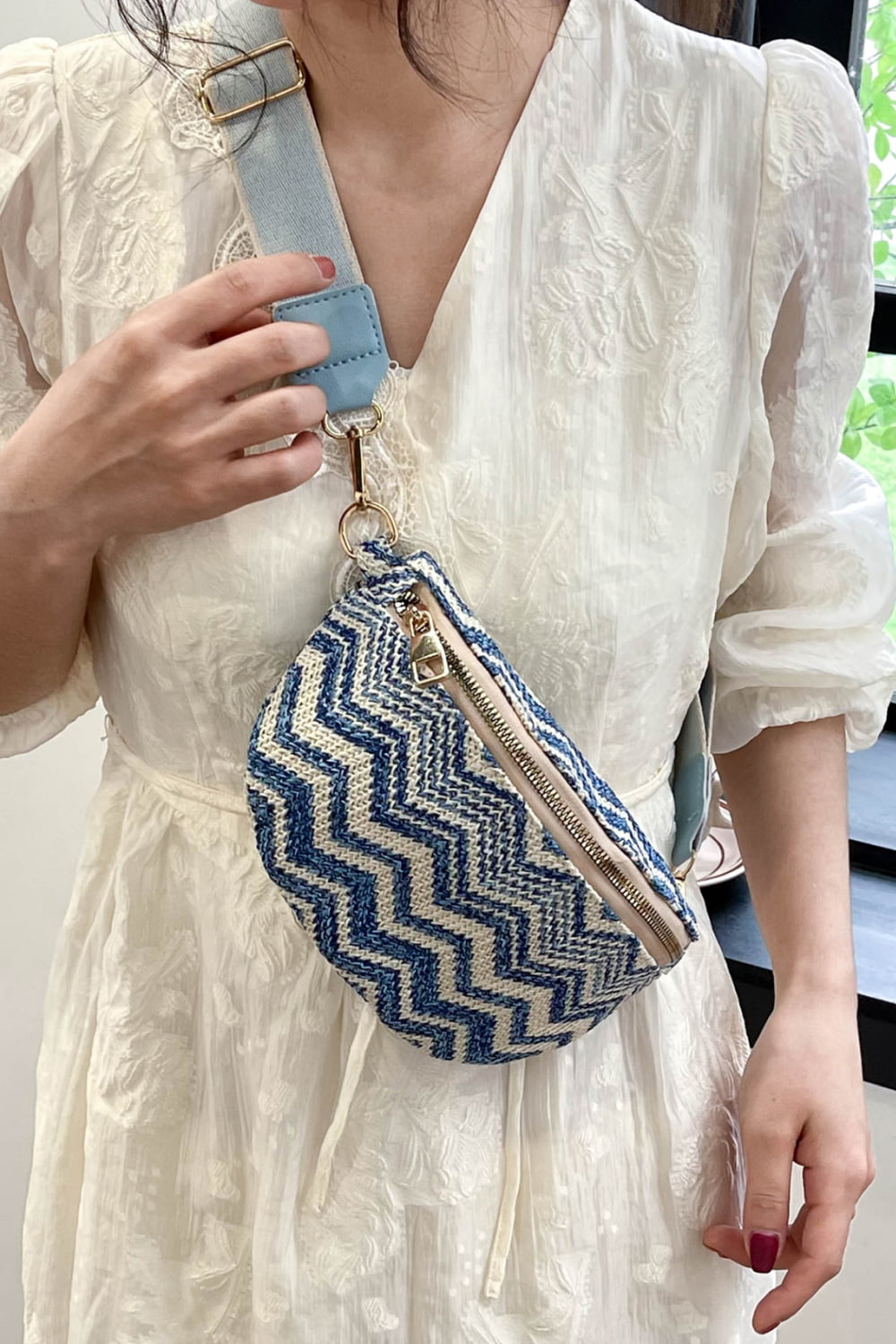 Chevron Straw Sling Bag dylinoshop