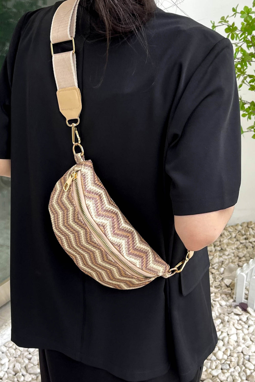 Chevron Straw Sling Bag dylinoshop