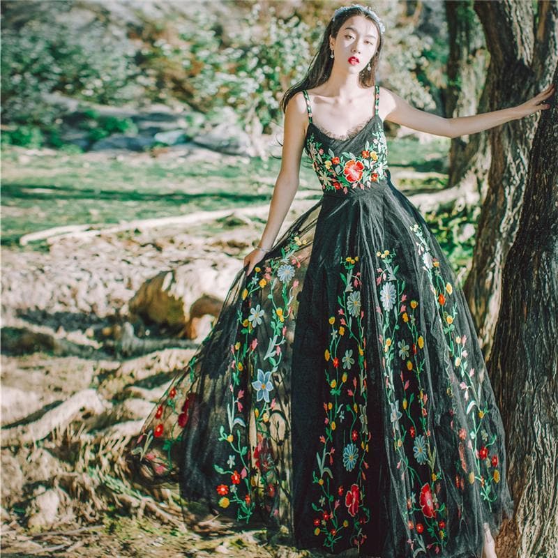 Black Floral Embroidered Dress | Mandala dylinoshop