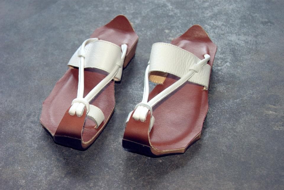 Curved Retro Leather Sandals dylinoshop