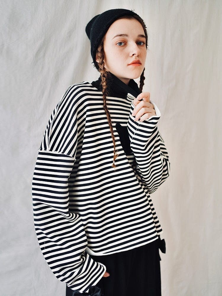 Black and White Striped Sweatshirt dylinoshop