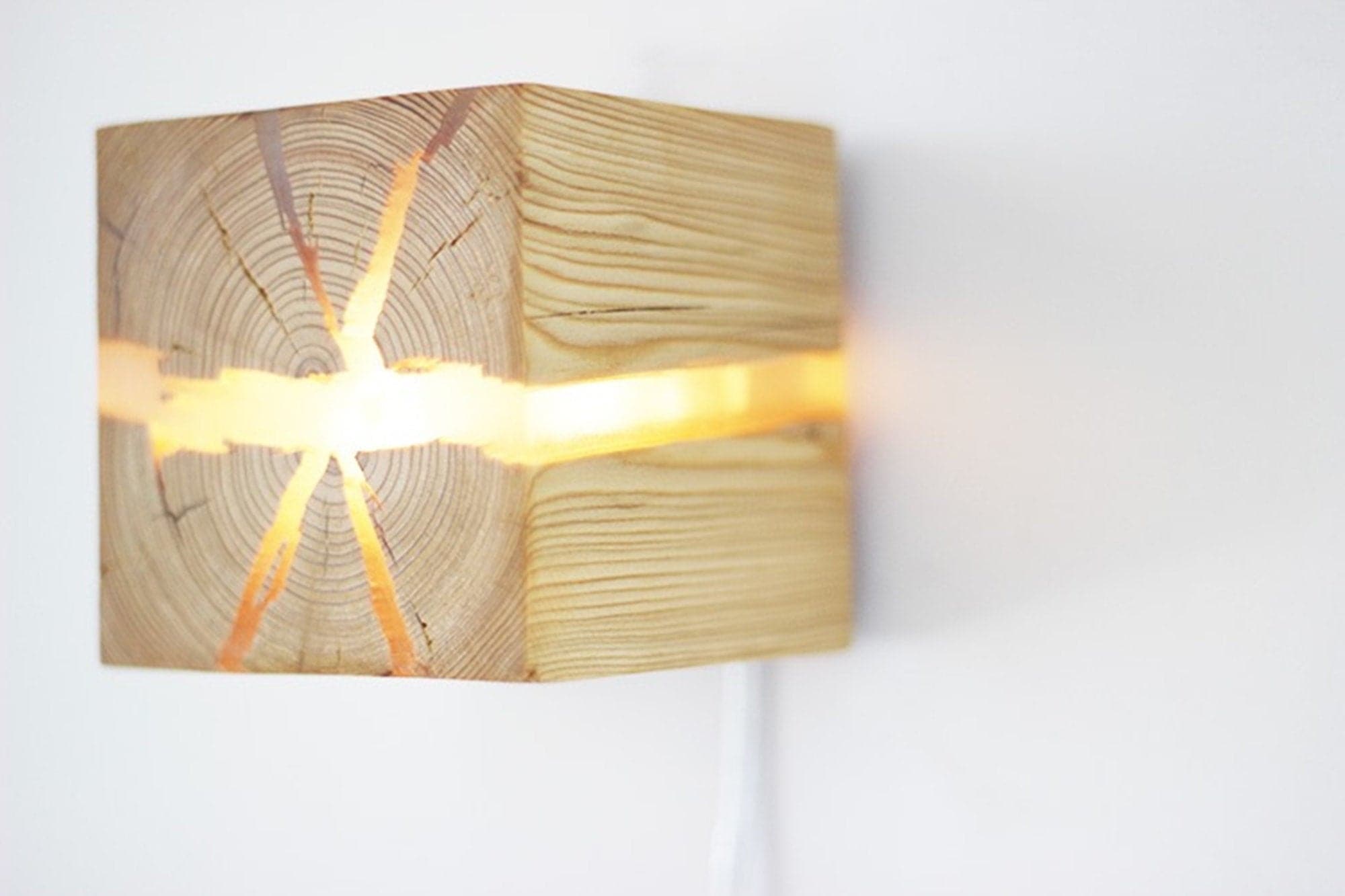 Cracked Wood Wood Wall Lamp dylinoshop