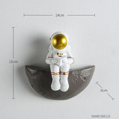 Astronaut On Moon dylinoshop